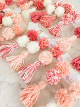 Cargar imagen en el visor de la galería, Set de llaveros con tassel (10-19 piezas) PRECIO ESPECIAL