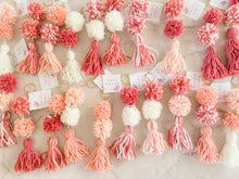 Cargar imagen en el visor de la galería, Set de llaveros con tassel (10-19 piezas) PRECIO ESPECIAL