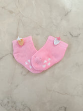 Cargar imagen en el visor de la galería, Puffi Socks personalizado Fresas para niñas (KIT 3 PARES)