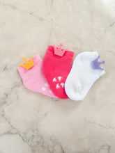 Cargar imagen en el visor de la galería, Puffi Socks personalizado Coronas para niñas (KIT 3 PARES)
