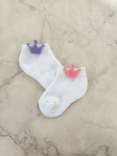 Cargar imagen en el visor de la galería, Puffi Socks personalizado Coronas para niñas (KIT 3 PARES)