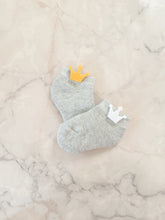 Cargar imagen en el visor de la galería, Puffi Socks personalizado Coronas para niños (1 par)