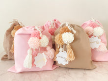 Cargar imagen en el visor de la galería, Bolsa de regalo (varios colores)
