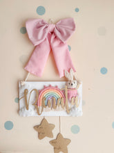 Cargar imagen en el visor de la galería, Letrero bienvenida arcoíris y oso o conejo