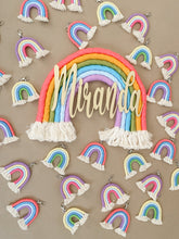 Cargar imagen en el visor de la galería, Letrero rainbow personalizado