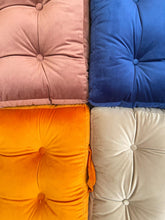 Cargar imagen en el visor de la galería, Floor Couch Cuadrado