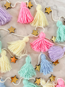Guirnalda borlas y estrellas