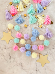 Guirnalda borlas y estrellas