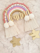 Cargar imagen en el visor de la galería, Letrero rainbow pomposo personalizado c/ estrellas datos

